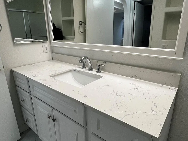 Canoga Luxury Apartments — Photo 57