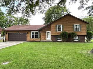 1002 Shenandoah Ave, Effingham, IL 62401