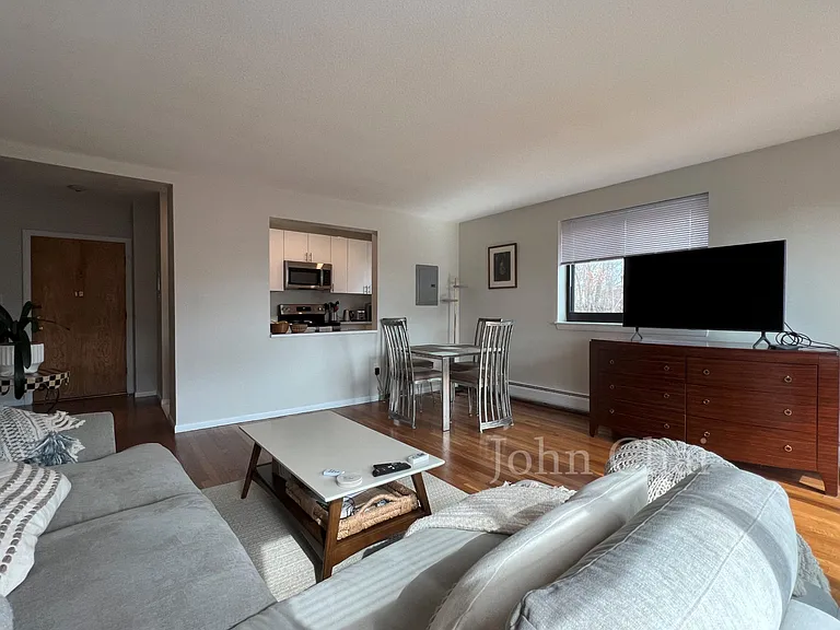 95 Sutherland Rd #2D — Photo 6