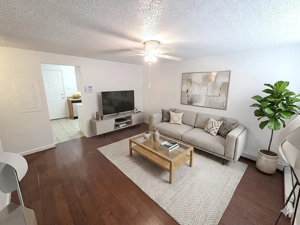 1132 Xanthia St #1132
