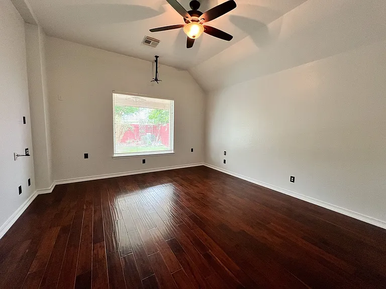 2215 Dorman Ct — Photo 18