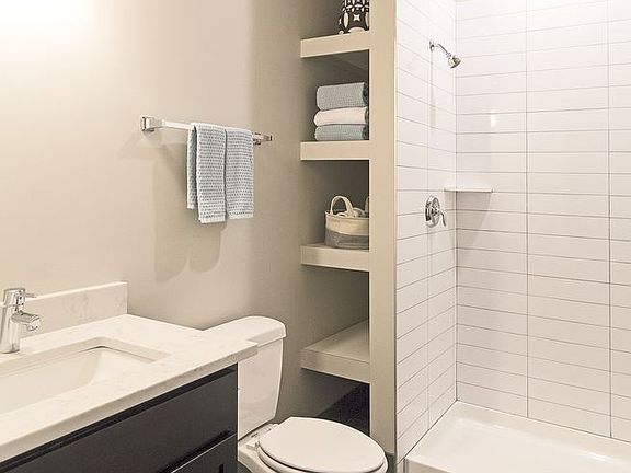 4th image of 143 N Broadway St #4722111