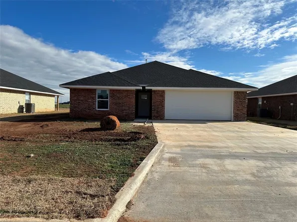 1800 Sommerset Pl, Altus, OK 73521