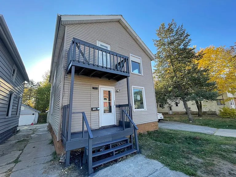 1209 N Main St — Photo 2