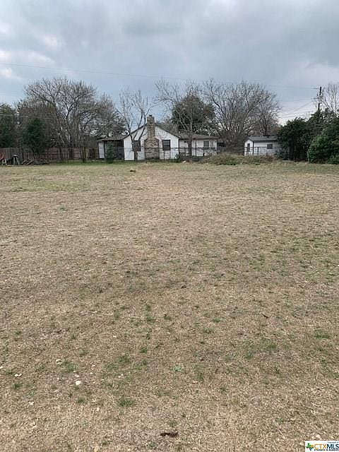 1st image of 207 W Lorrie Ave