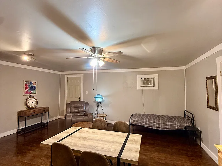 810 Haggin St #810 — Photo 7