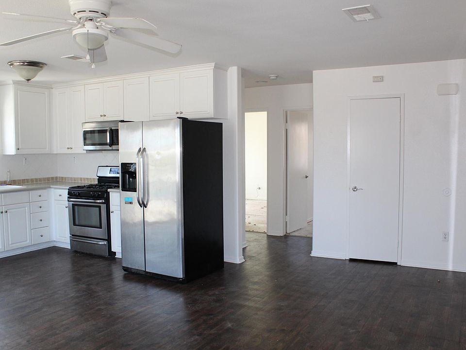 1st image of 142 3rd Ave #2