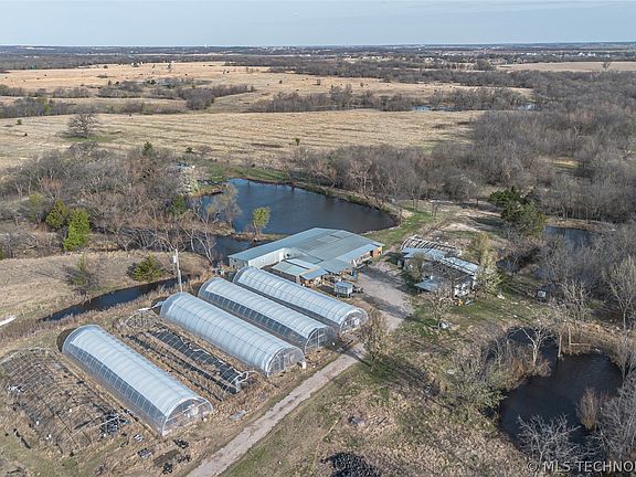 3rd image of 33495 Airline Rd