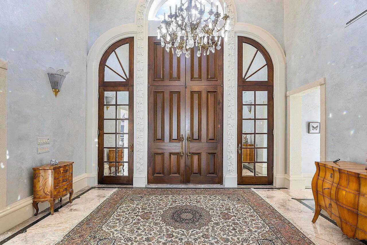 5 bed, 7.0 bath, 10200 sqft, $85,000 — Photo 4