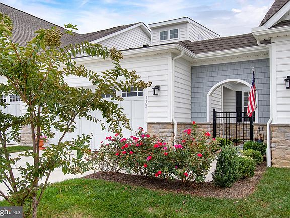 2nd image of 932 Moorings Cir #4