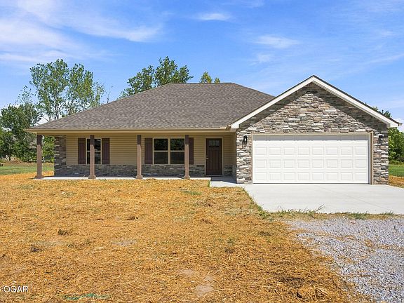 2nd image of 707 Prairie Ln