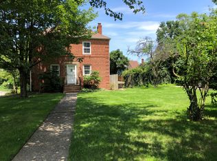 2521 Derbyshire Rd, Cleveland Heights, OH 44106