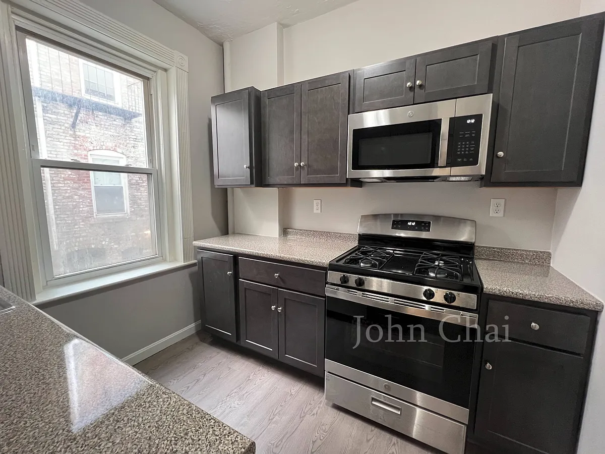 Building Photo - 65 Chester St #1