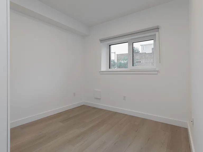 2837 Washington St #4 — Photo 8