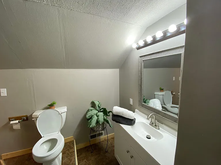 915 E Delmar St — Photo 14