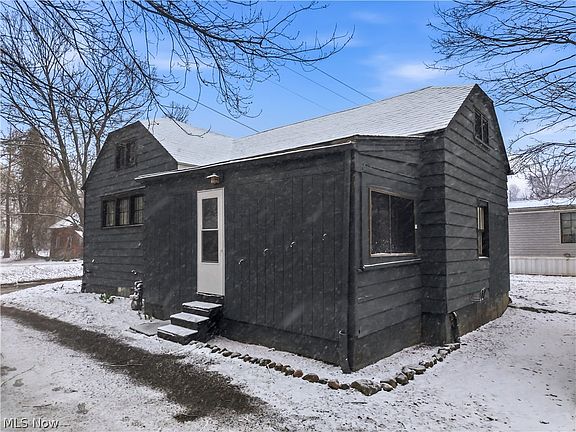 4th image of 23042 South St