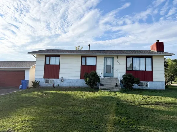 601 S 6th Ave, Beaverlodge, AB T0H 0C0