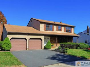 3 Oberlin Ct, Edison, NJ 08820