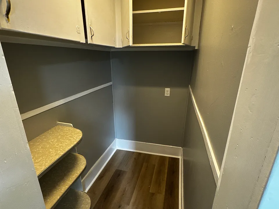 24 Dresser St #1