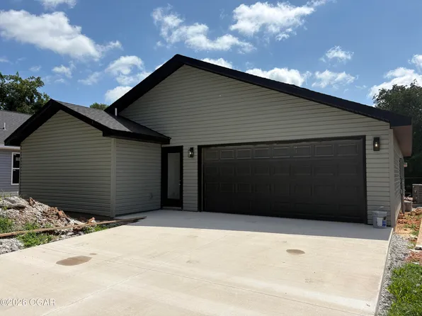 1021 N Prospect Ave, Carthage, MO 64836