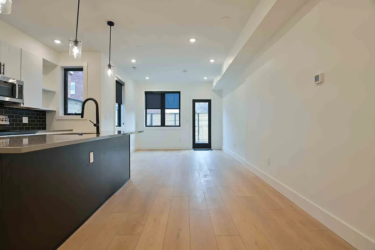 Building Photo - 2641 4th St NE #2