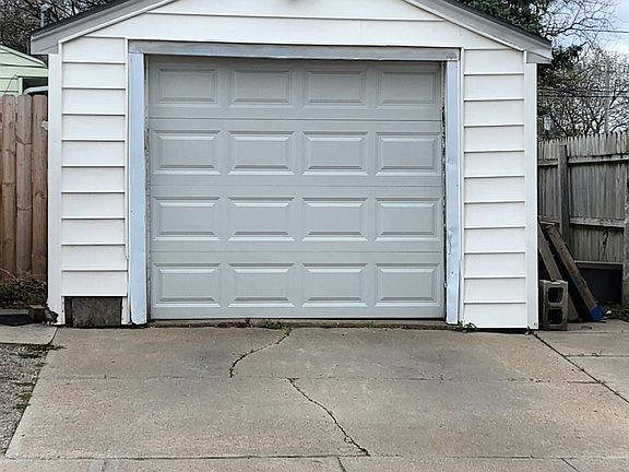 5th image of 1558 E Dodge St