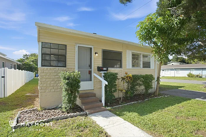 3 bed, 1.0 bath, 1050 sqft, $2,245 — Photo 3