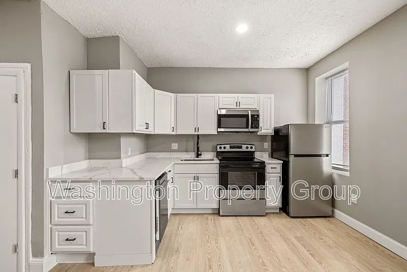 206 E 25th St #2