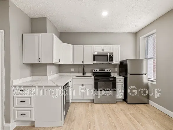 206 E 25th St, Baltimore, MD