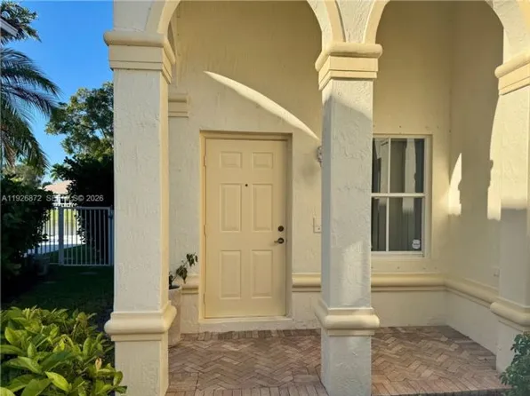 815 Vista Meadows Dr, Fort Lauderdale, FL 33327