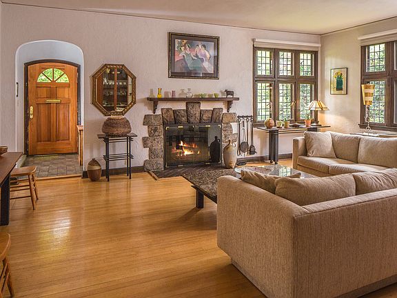 2nd image of 77 Parkway E