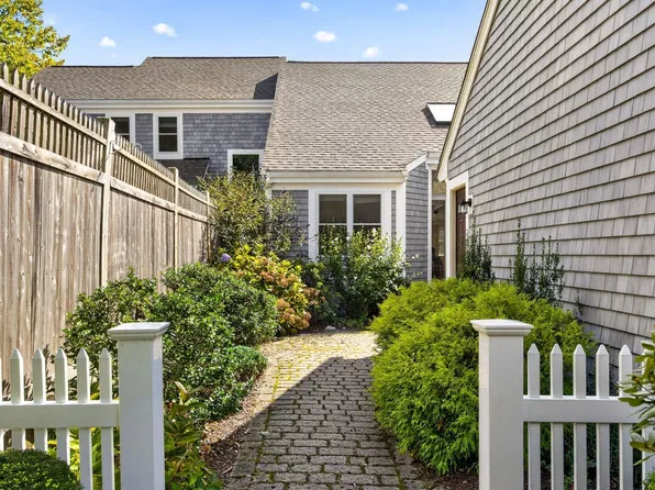 4 Hutchens Mews Unit 4, Plymouth, MA 02360