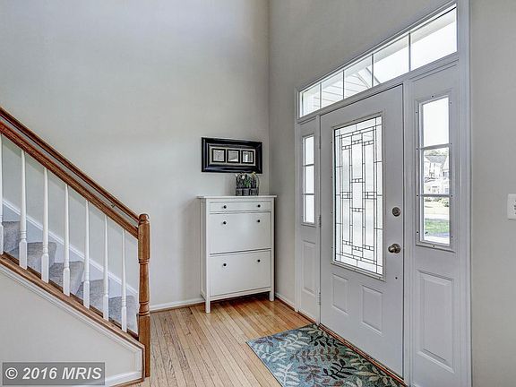 2nd image of 16 Barclay Ln