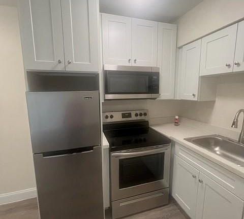 5th image of 840 NE 17th Ter APT 9