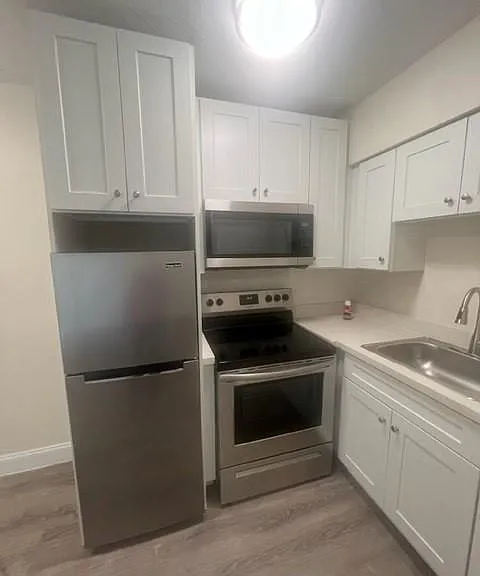 840 NE 17th Ter #9 — Photo 1