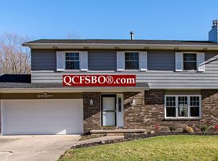 3015 Willow Dr, Bettendorf, IA 52722