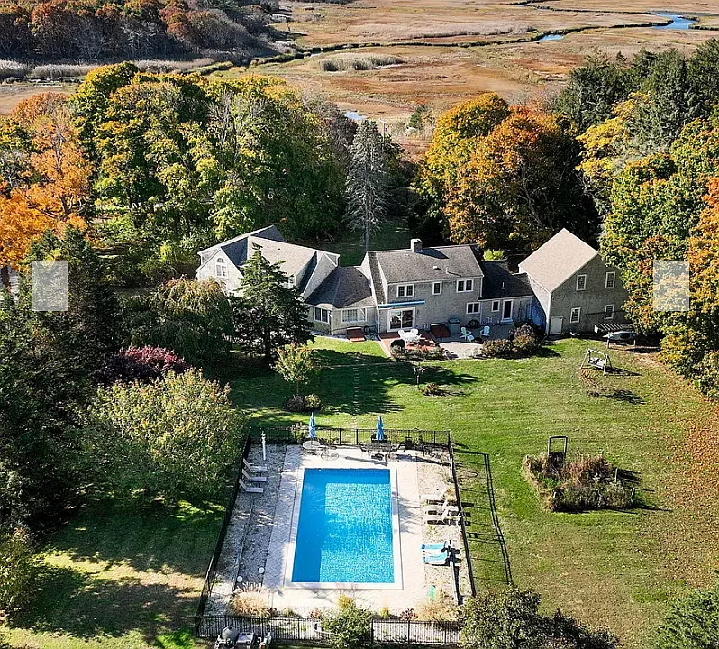 Garden and pool.