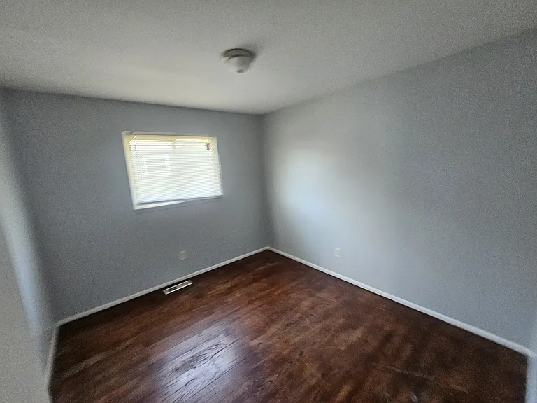 1534 E George Ave — Photo 9