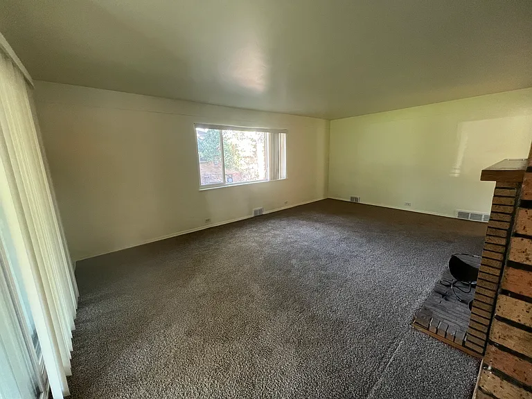 6875 W 32nd Pl — Photo 3