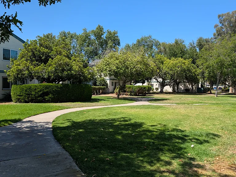 1817 E Grand Ave #38 — Photo 22