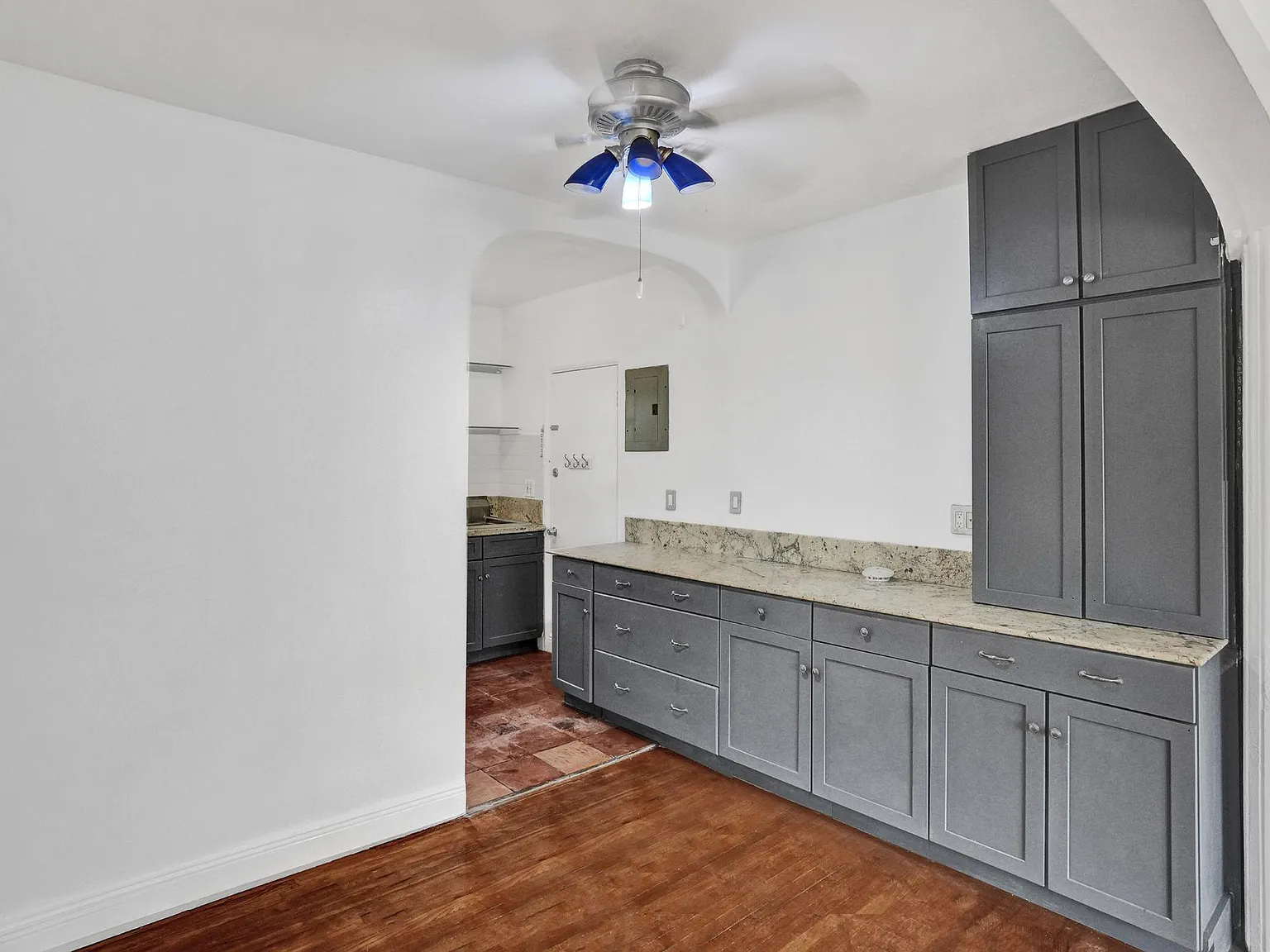2 bed, 1.5 bath, 1000 sqft, $3,450 — Photo 3