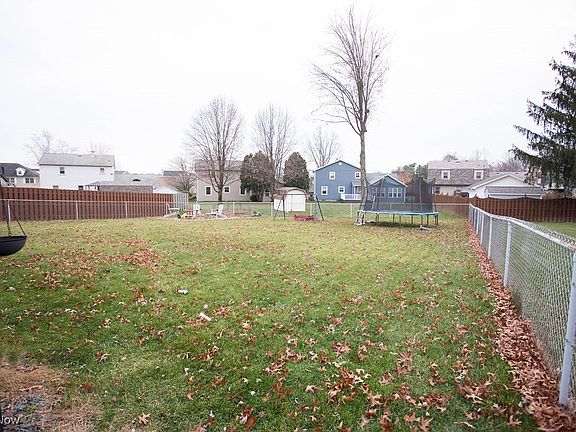 3rd image of 6742 Applewood Blvd