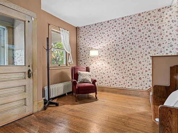 3rd image of 1603 Laurel Ave