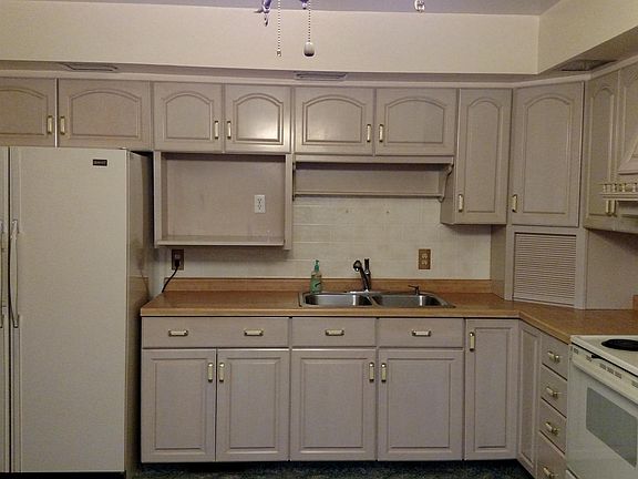 5th image of 1123 E Spruce St