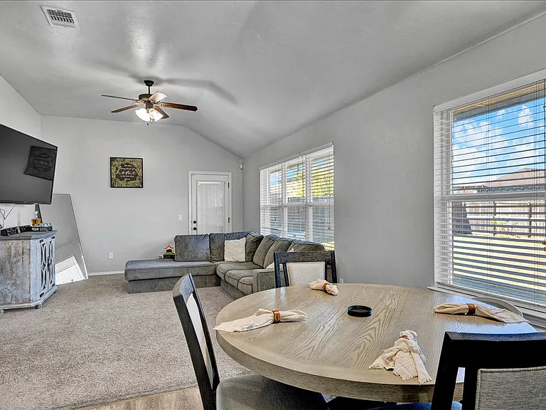 8601 SW 45th Ter — Photo 12