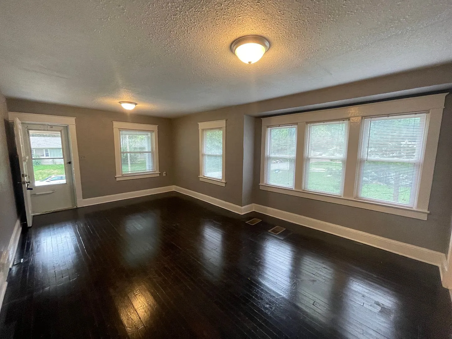 2 Bedroom rent ready — Photo 4