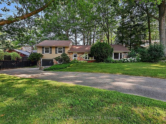 3rd image of 140 Shanty Bay Rd