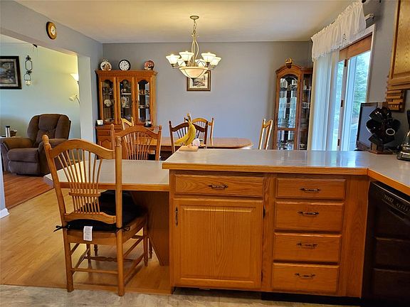 5th image of 131 Pamela Dr