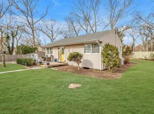 54 Cedar St, Riverhead, NY 11901
