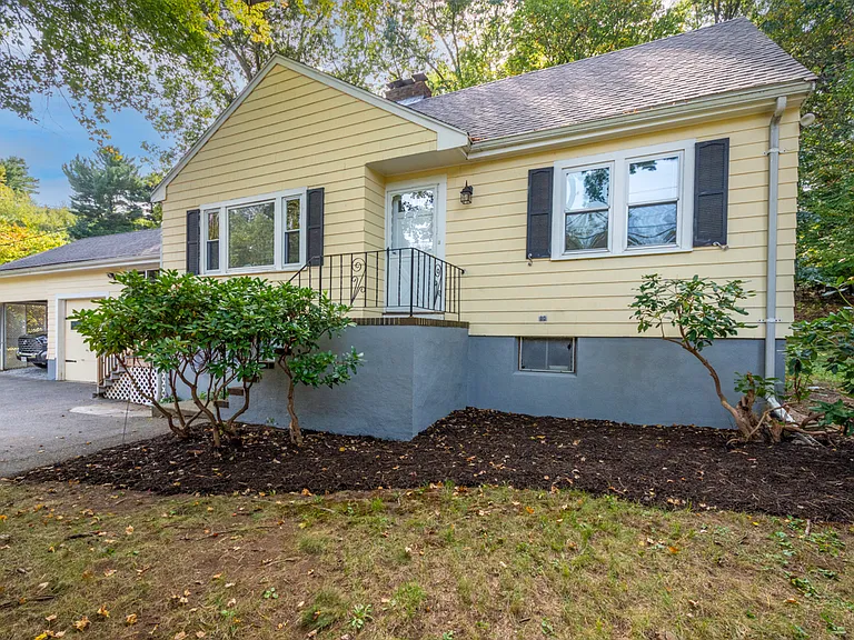 215 Blue Hill Dr — Photo 7